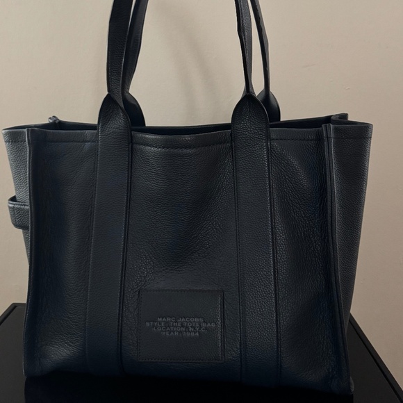 Marc Jacobs THE LEATHER LARGE TOTE BAG - Picture 4 of 6
